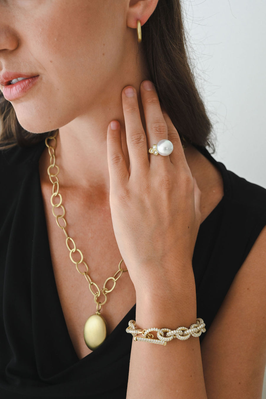 18 Karat Gold White South Sea Pearl and Diamond Ring