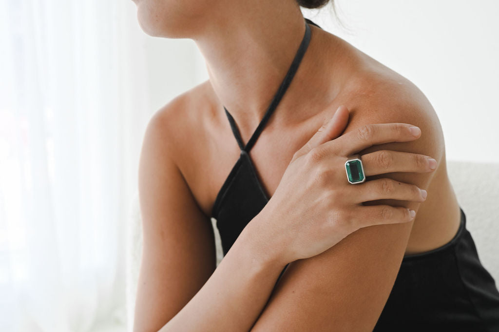 Platinum Zambian Emerald Bezel Ring – Faye Kim Designs