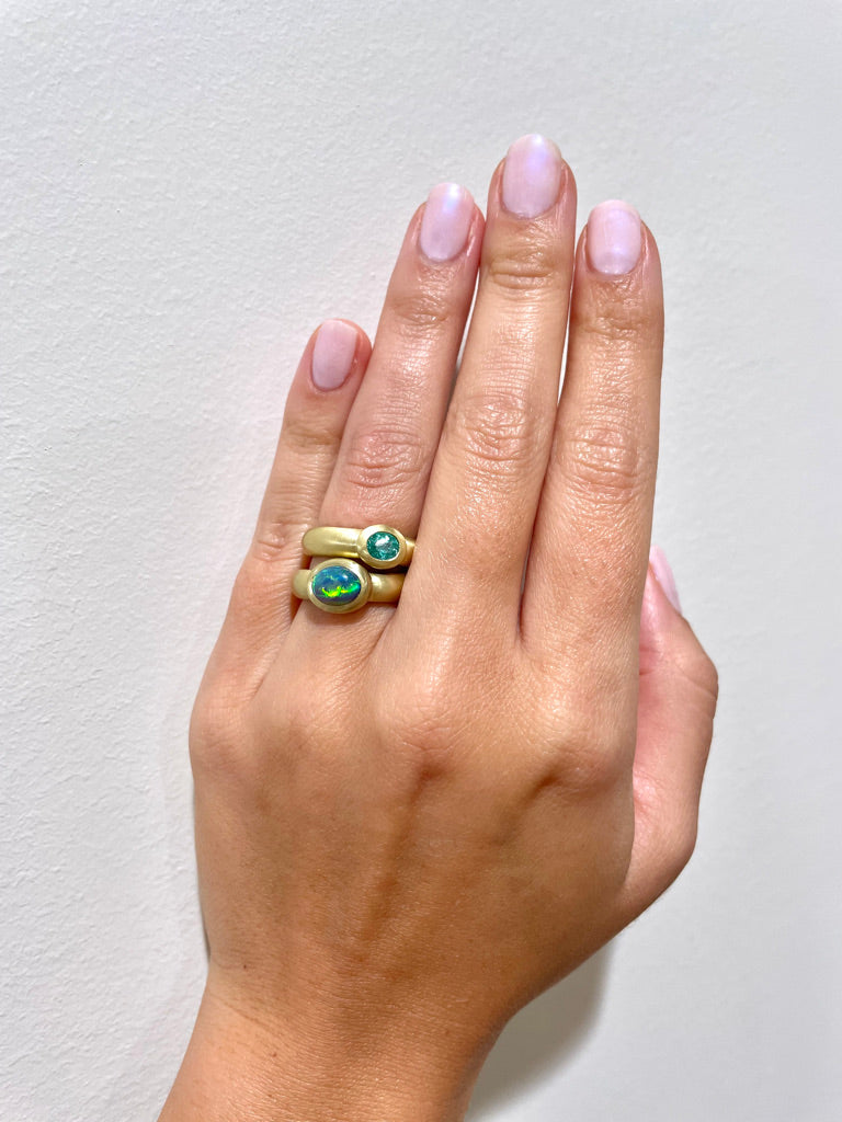 18 Karat Gold Lightning Ridge Black Opal Ring
