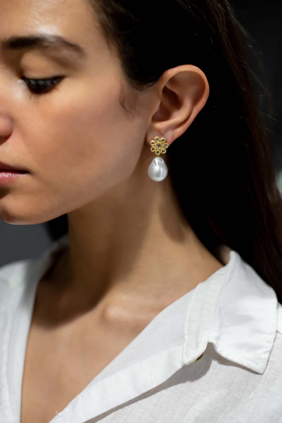 18 Karat Gold Raw Diamond Daisy Stud Earrings with White South Sea Pearl Drops
