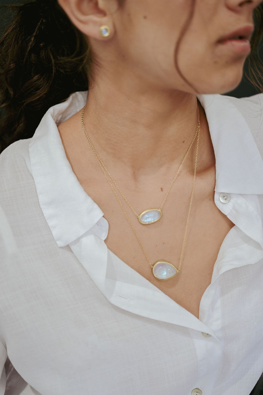 18 Karat Gold  Oval Moonstone Pendant Necklace