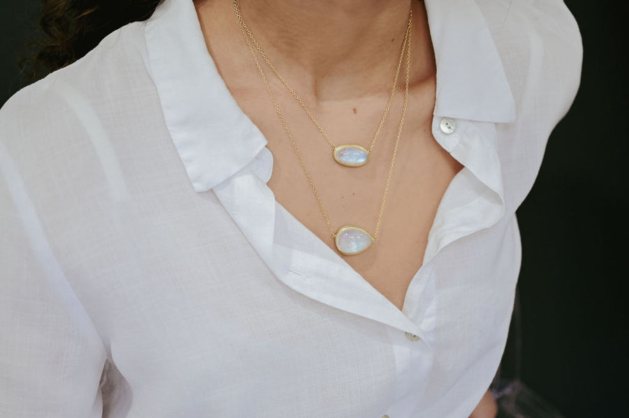 18 Karat Oval Moonstone Pendant Necklace