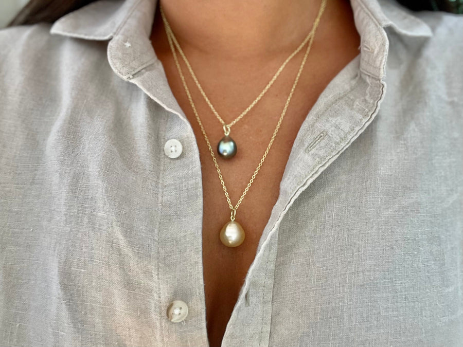 18 Karat Gold South Sea Pearl Pendant Necklace