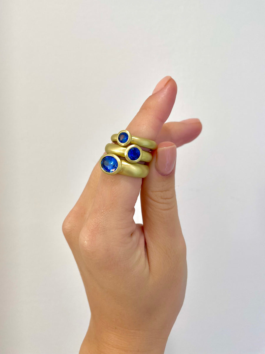 18 Karat Gold Ceylon Blue Sapphire Bezel Ring