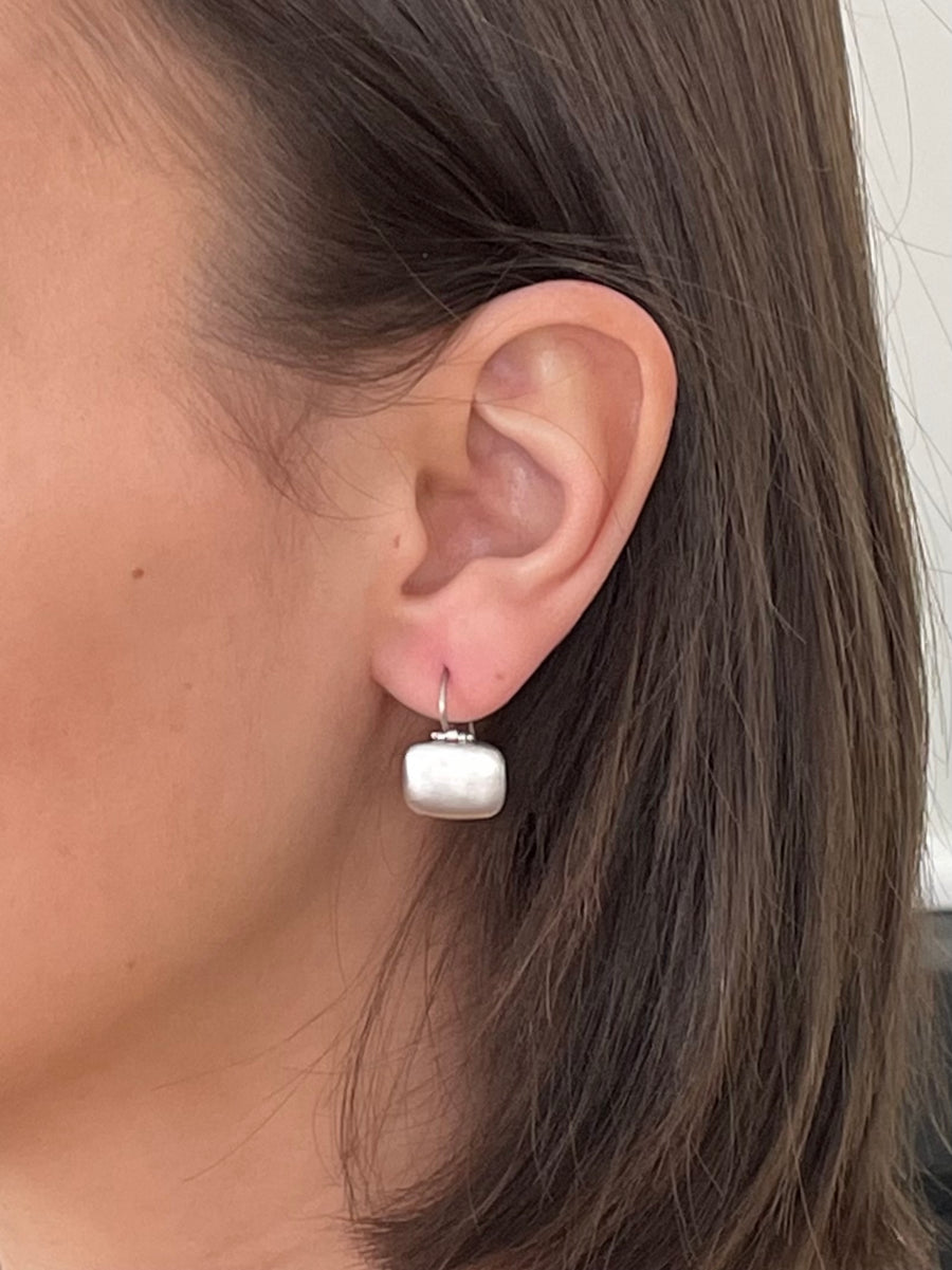 18 Karat White Gold Matte Chiclet Earrings