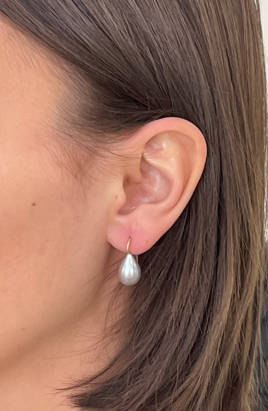 18 Karat Gold Grey Freshwater Pearl Drop Earring